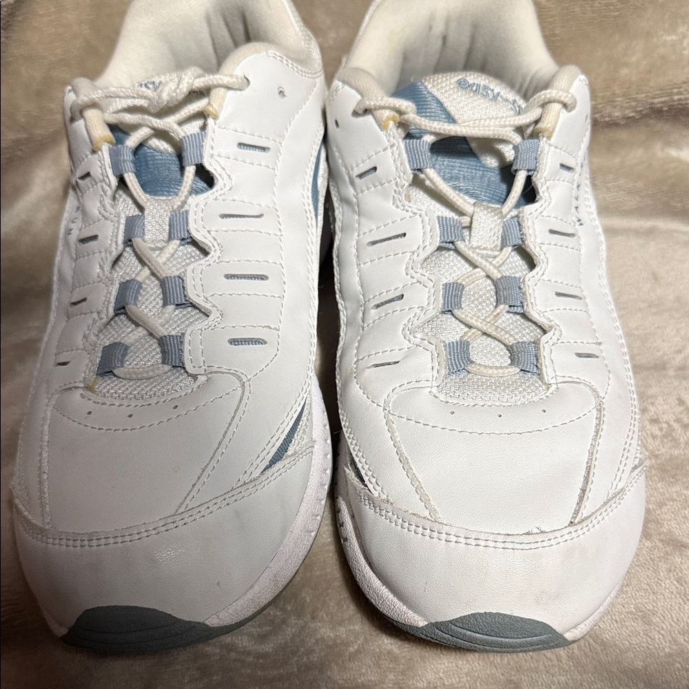 Women’s Easy Spirit shoes Size 9-1/2 WW, white, Gently Used
